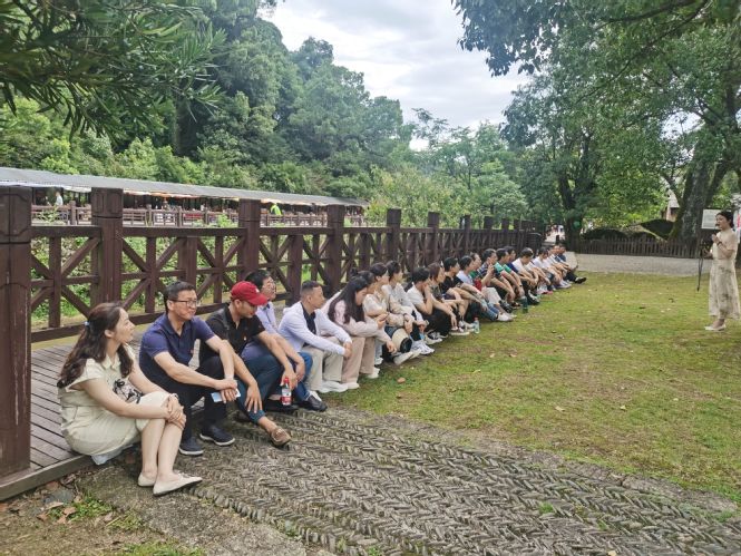 在井冈山革命烈士陵园